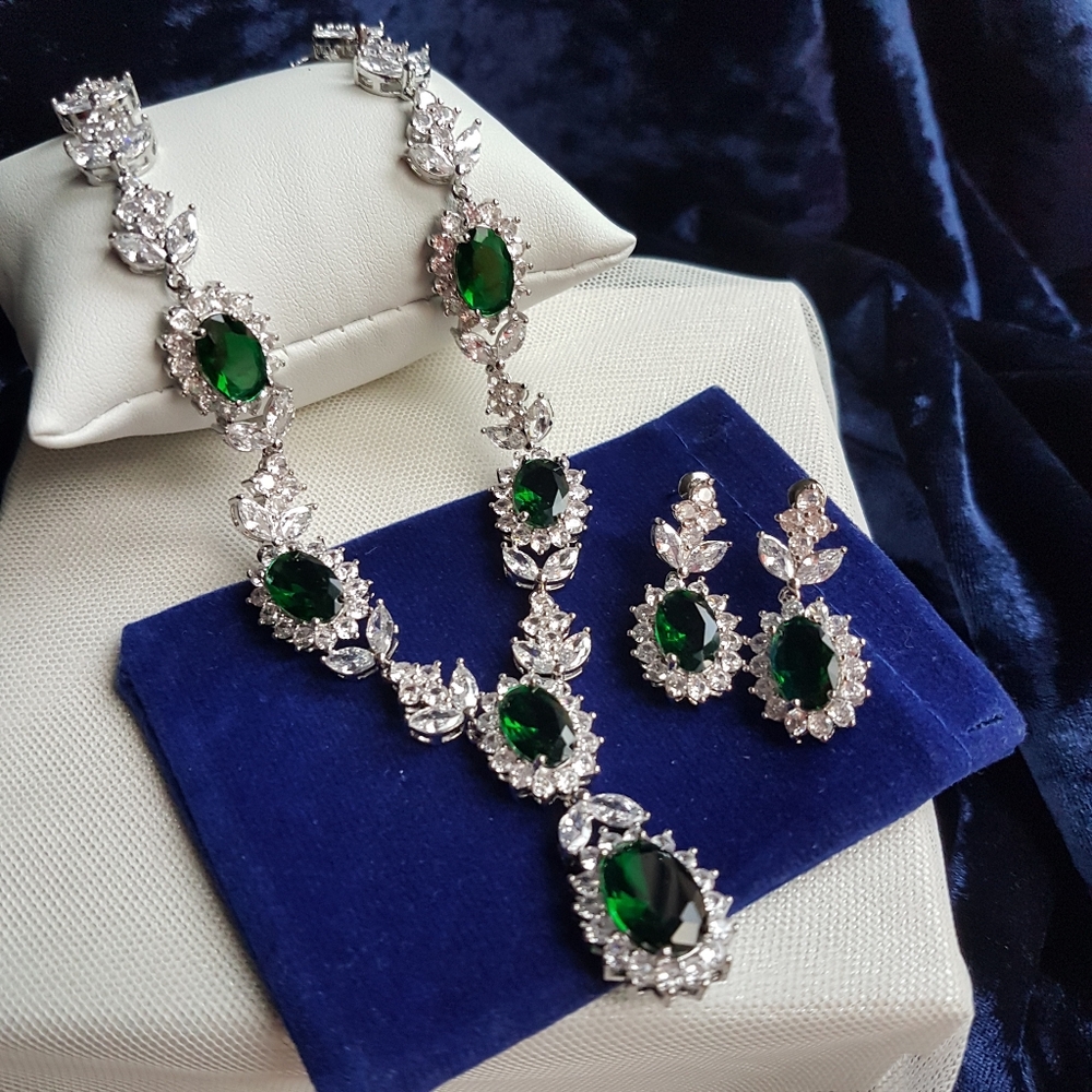 Swarovski Elements Platinum Emerald Green Diana Statement Necklace NEW - Picture 5 of 16